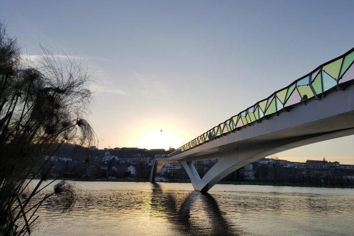 Crossing the river via the Pedro e Inês pedestrian bridge, you will find the Santa Clara-a-Velha Monastery, whose ruins are one of the earliest examples of Gothic architecture in the country.