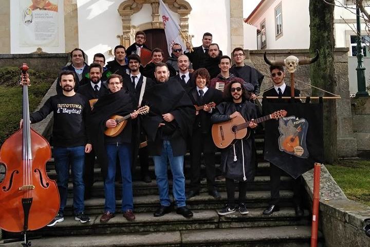 Estotuna D'Espital was formed in 2003, from about 10 students’ wish to start a Tuna, in a school that was yet to have one, where they could play music and get together more regularly.