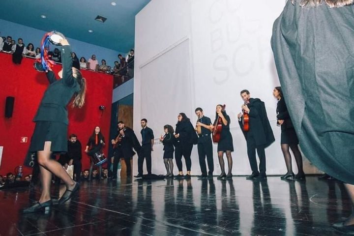 Em 2013 nasceu a TMISCAC, um grupo de talentosos e determinados amigos, que se uniram para desenvolver um projeto musical, procurando dar mais um passo na tradição coimbrã de mãos dadas com a música tradicional portuguesa.