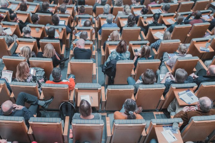 Atividades presenciais regressam às escolas em ritmos diferentes