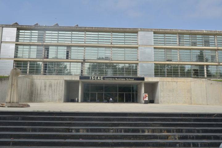 A Coimbra Business School ISCAC pretende, no próximo ano letivo, 2020-2021, preparar profissionais para lidarem com os efeitos da pandemia da Covid-19 e com as exigências da crise económica que irão encontrar no início das suas carreiras profissionais.
