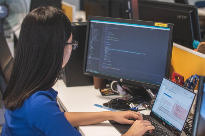 Mulheres ainda estão pouco representadas no mundo das tecnologias