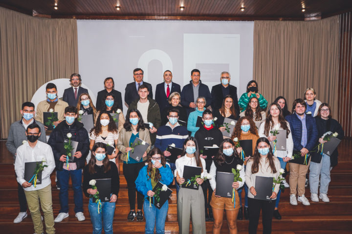 IPC entrega diplomas de mérito a estudantes