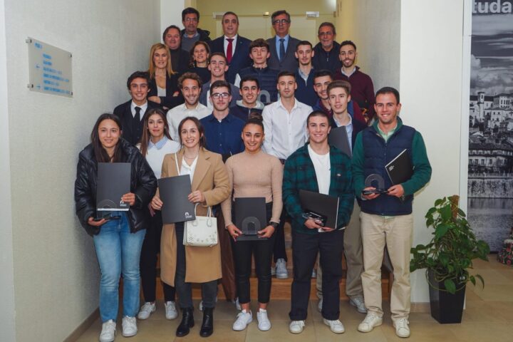 Premiados estudantes-atletas que representam a instituição