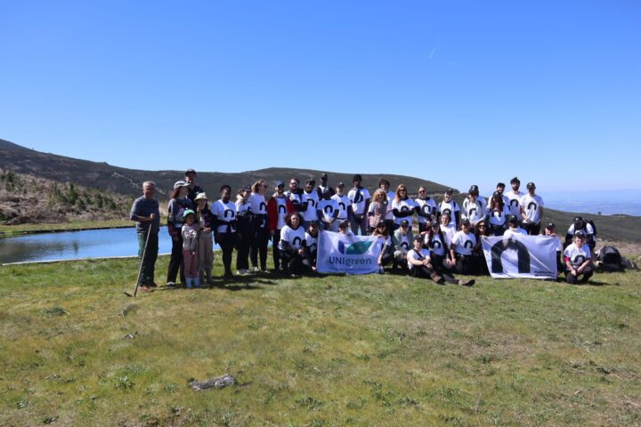 Voluntários plantam 1800 árvores em área fustigada pelos incêndios florestais da Serra da Estrela