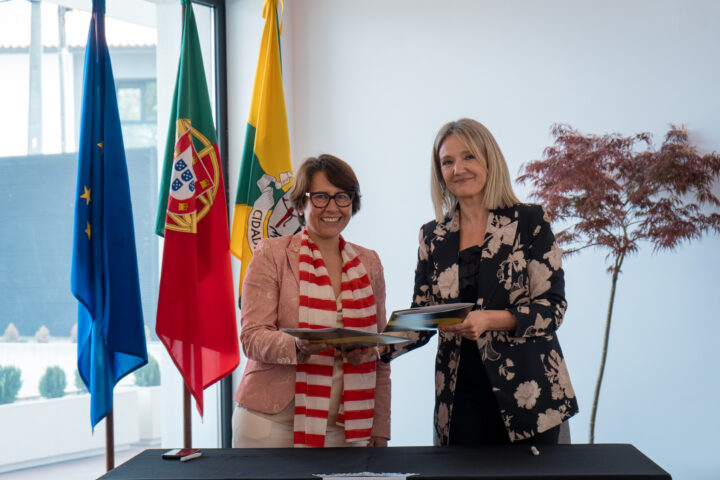 O protocolo de cooperação entre o Politécnico de Coimbra e o Município de Tondela foi assinado pela Presidente da Câmara Municipal, Carla Antunes Borges, e pela Presidente do IPC, Cândida Malça.