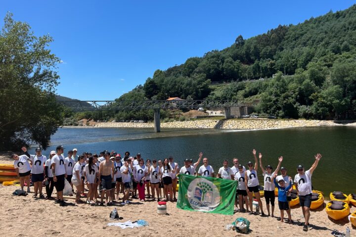 Politécnico de Coimbra alia atividade física e educação ambiental em descida do Rio Mondego