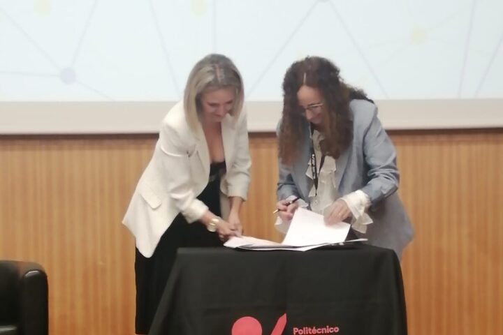O protocolo foi assinado pela Presidente do IPC, Cândida Malça, e pela Presidente da Direção da RIQUAL, Margarida Saraiva.